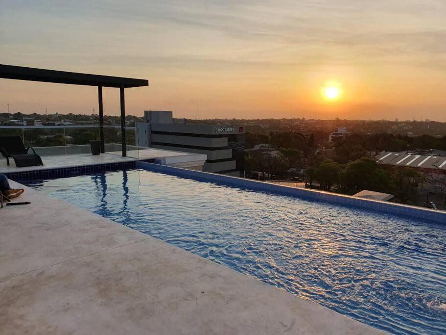 Hermoso Departamento Con Piscina Y Estacionamiento アスンシオン エクステリア 写真